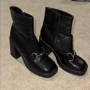 Yoki Black Heeled Boots with Chunky Heel and Side-Zip